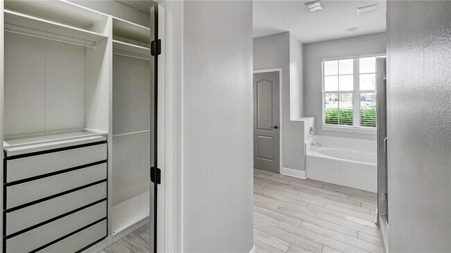 Building Photo - 3833 Siskin Dr