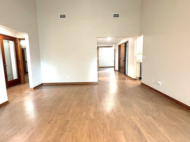 Building Photo - Beautiful 3 Bedroom Ormond Beach Townhome in The Trails!