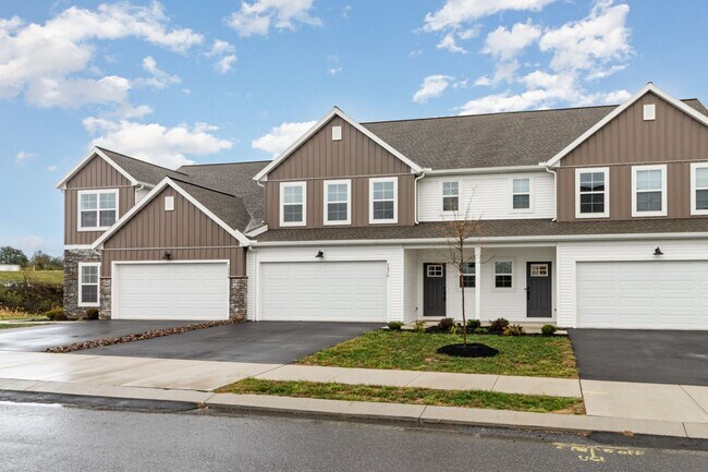 Building Photo - 7870 Briarwood Dr