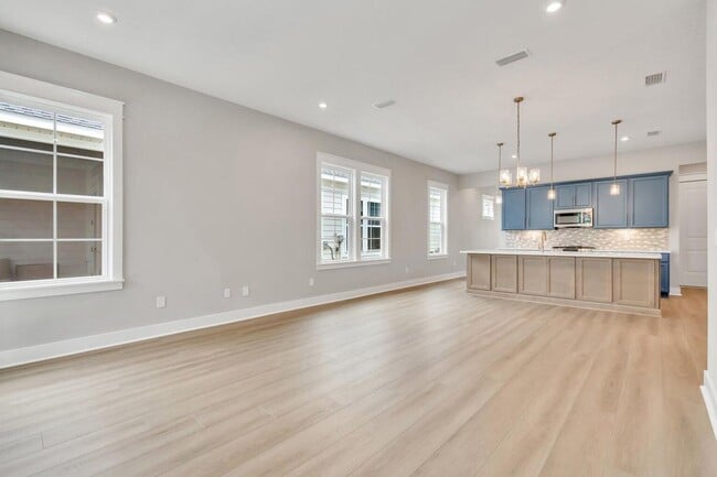 Building Photo - 299 Suwannee Dr