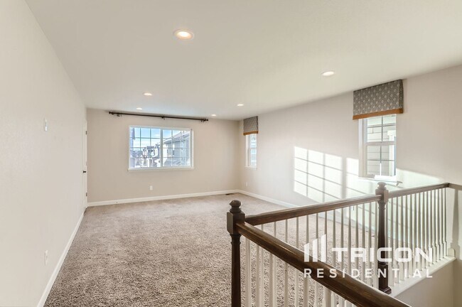 Building Photo - 10787 Hillsboro St
