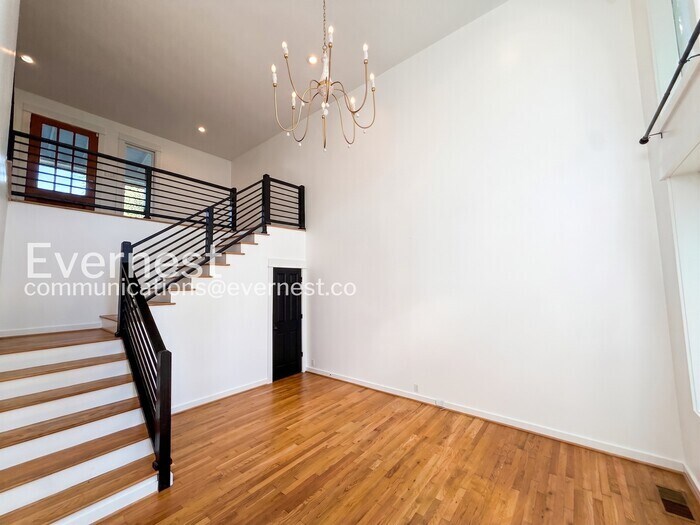 Building Photo - 112 Crest Dr