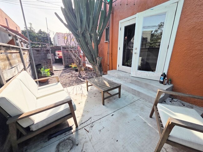 Building Photo - 2068 San Francisco Ave