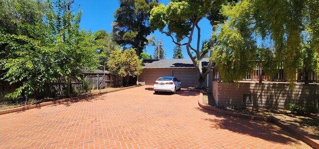Building Photo - 1116 Pismo St