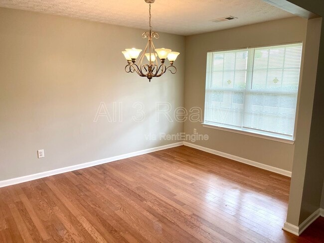 Building Photo - 225 Forrest Ln