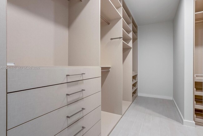 Building Photo - 275 Giralda Ave