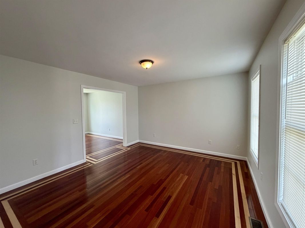 Building Photo - 8 Normandy