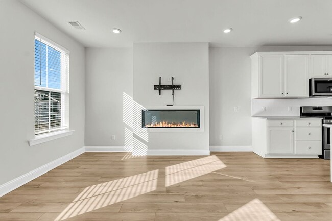 Building Photo - Gorgeous 3-Story Townhome in Park Circle | 3BR + Flex Space + Garage