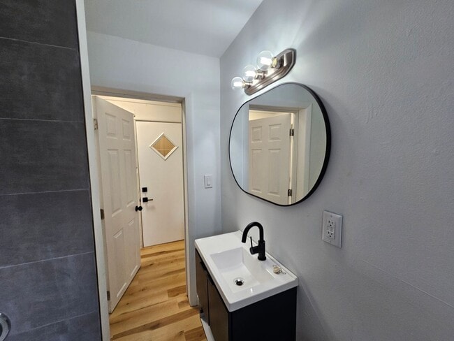 Building Photo - Fully Updated 4 bedroom 1 bathroom