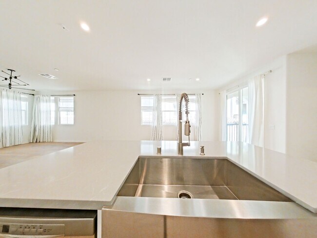 Building Photo - Los Alamitos Condo - 3 Bedroom / 2.5 Bathr...