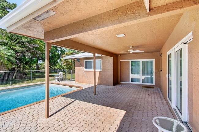 Building Photo - 4760 Bison St