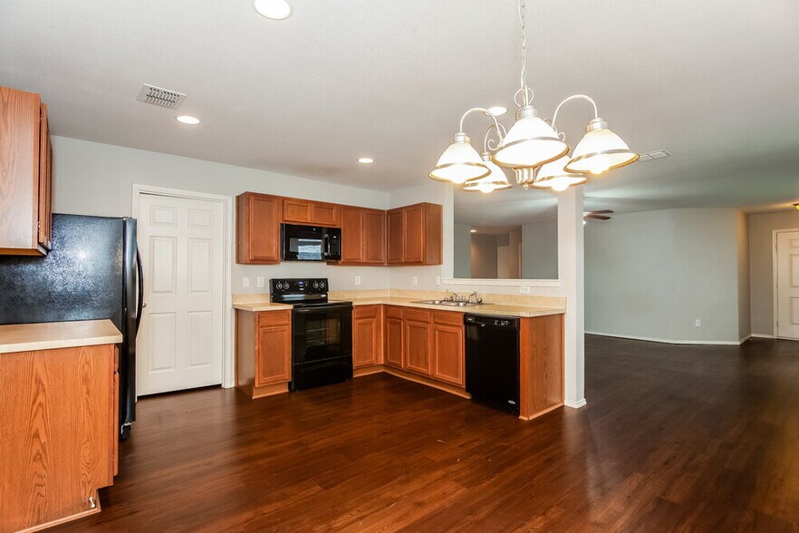 Building Photo - 16904 Fenwick Ct