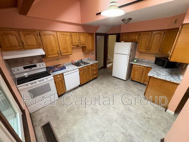 Building Photo - 38 Glenwood St