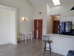 Building Photo - 510 Fairwood Lakes Dr