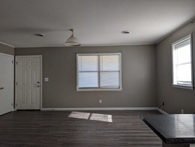 Building Photo - 120 Willow Ln