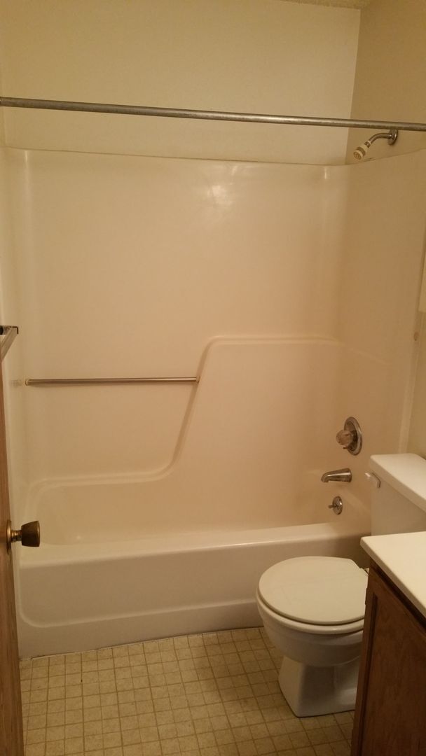 Building Photo - 1 bedroom, 1 bath condo on Iowa City's west side