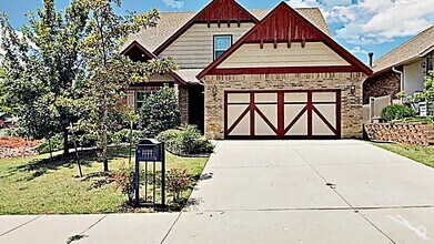 Building Photo - Beautiful 4 Bedroom, 2.5 Bathroom Home in ...