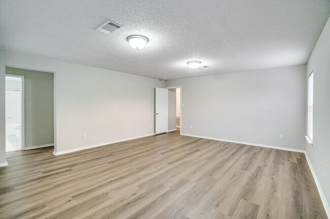 Building Photo - 1001 Howell Terrace Pl