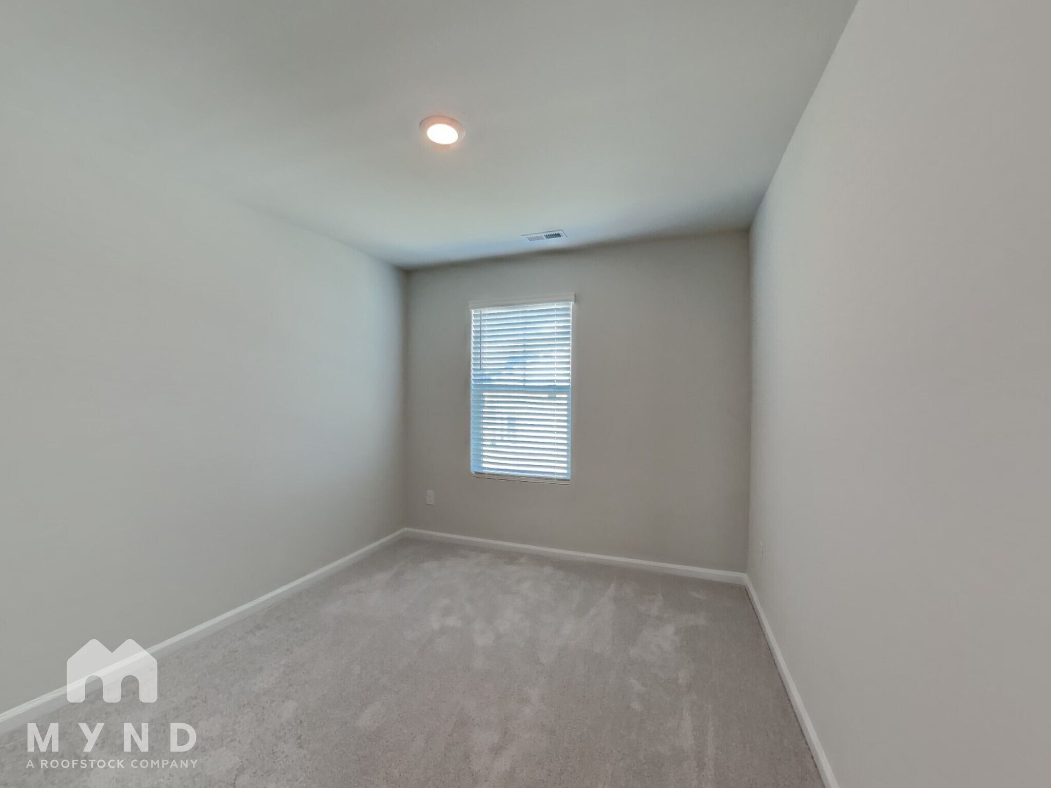 Building Photo - 212 Paramount Dr