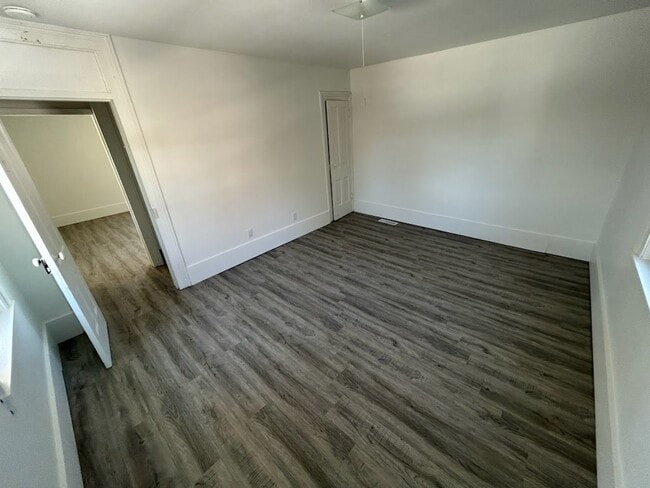 Building Photo - 301 Main St