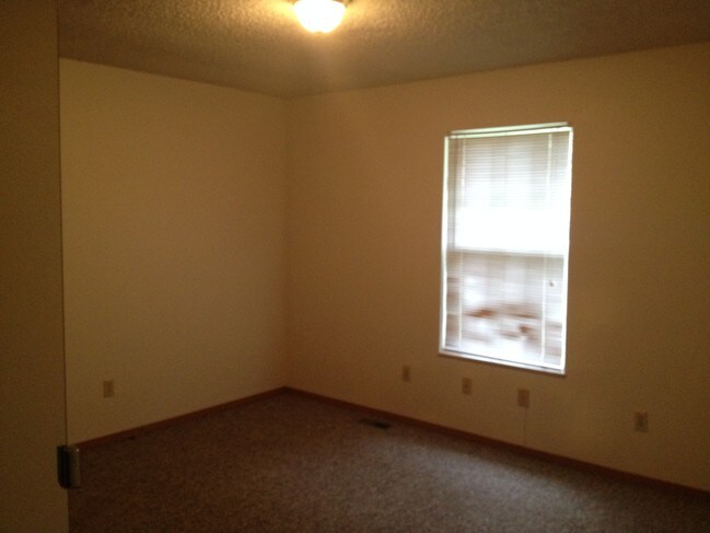 Bedroom 1 - 522 Pepperhill Ct