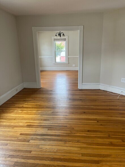 Building Photo - 16 Gordon St