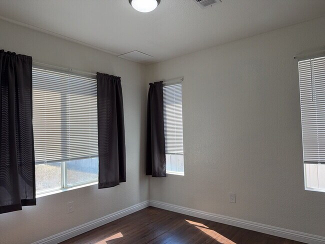 Building Photo - 1037 Milestone Ave