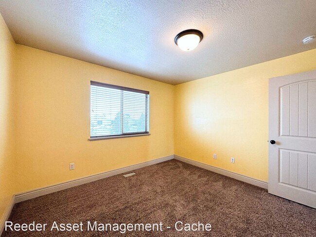 Building Photo - 3 br, 2.5 bath House - 141 East 620 South