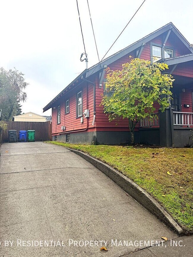 Building Photo - 214 NE Bryant St