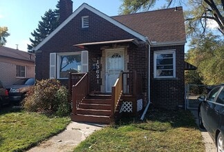 Building Photo - Charming 3 Bedroom Bungalow