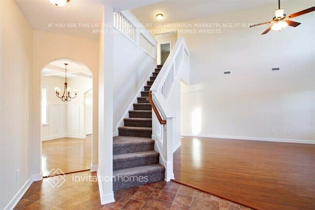 Building Photo - 552 Adams Point Dr