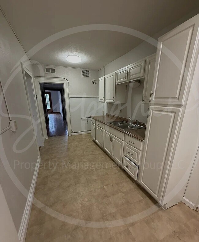 Building Photo - 853 Barnett Ave