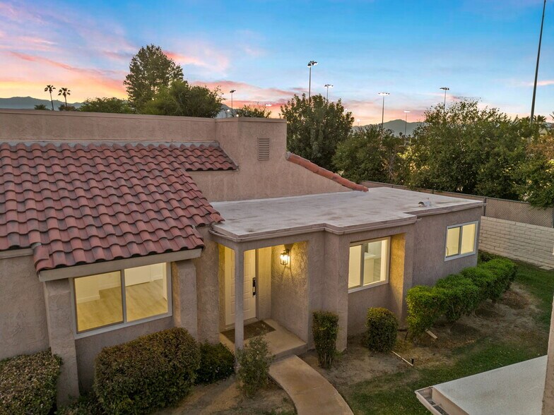 Building Photo - 74930 San Simeon Dr