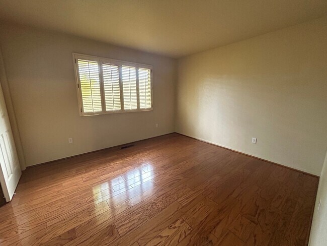 Building Photo - 8280 Oakmont Dr
