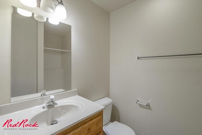 Building Photo - Enjoy Scenic Ivins Living – 3-Bed, 2-Bath ...