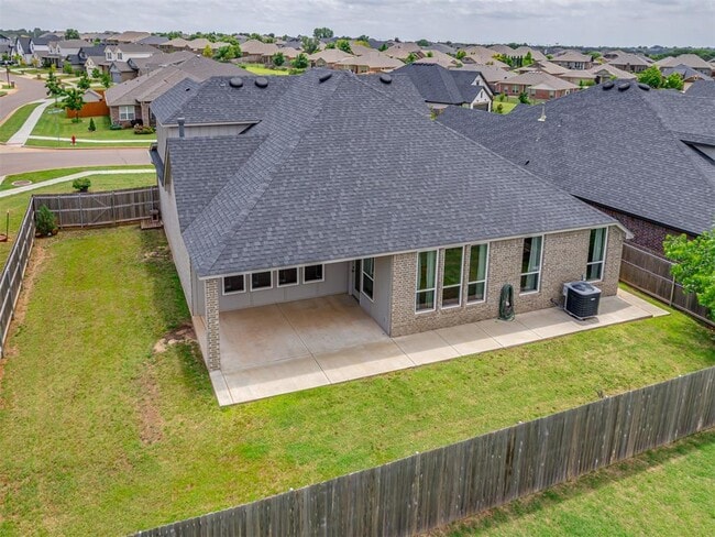 Building Photo - 915 Kings Canyon Rd