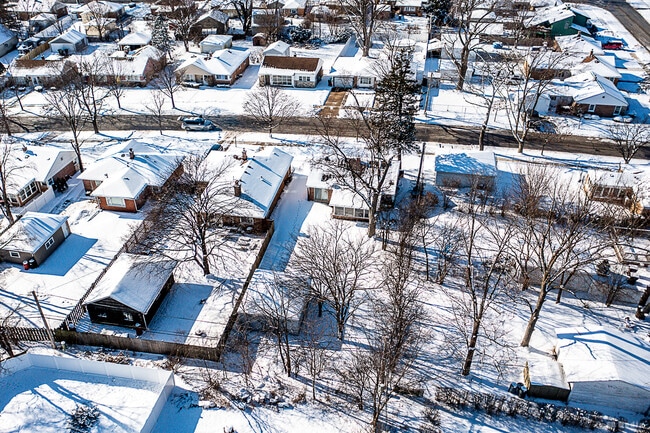 Building Photo - 17555 Howe Ave