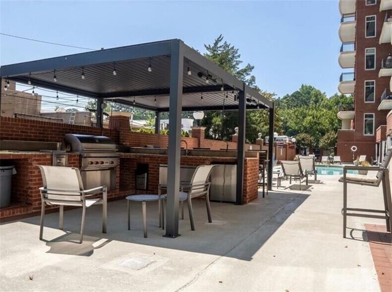 Building Photo - 3820 Roswell Rd NE