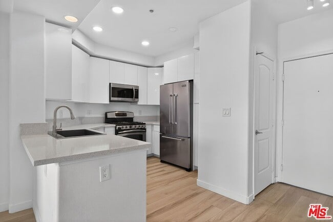 Building Photo - 360 W Ave 26