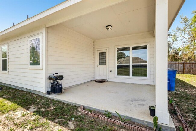Building Photo - 18473 Railroad Ave