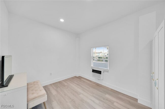 Building Photo - 128 Eucalyptus Ct