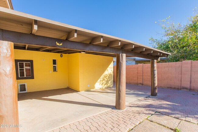 Building Photo - 1813 E Ellis Dr