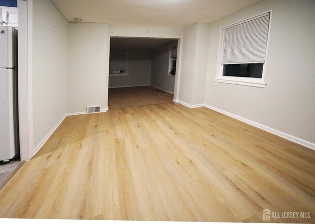 Building Photo - 215 Rose St