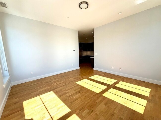 Building Photo - 13 W Central St