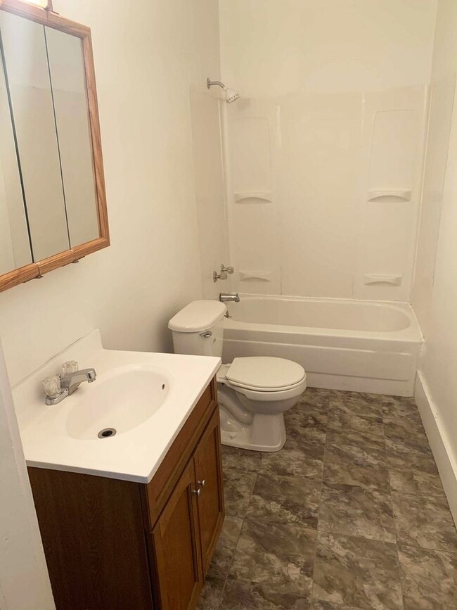 Building Photo - 921 N 10th St