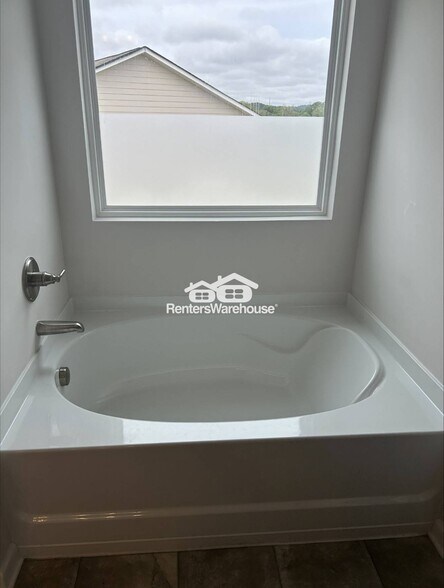 Building Photo - 5475 Cedar Creek Dr