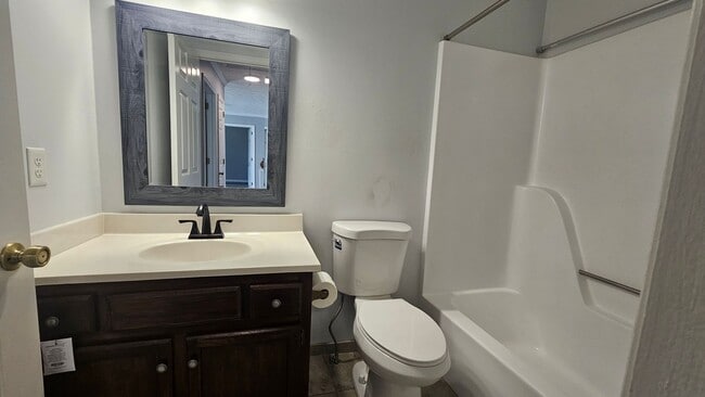 Building Photo - Hendersonville TN 3 bed 2 bath house