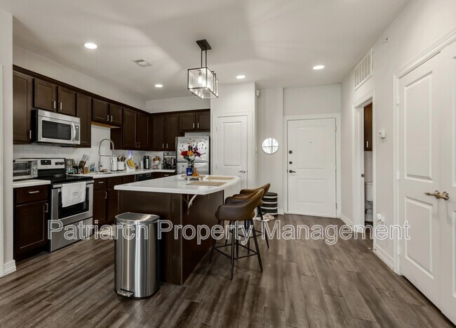 Building Photo - 1026 Foster Ave