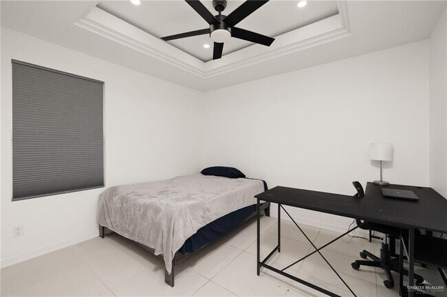 Building Photo - 18 Duncan Ln