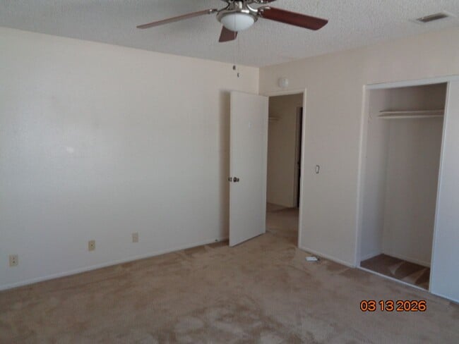 Building Photo - VanDam/Desert